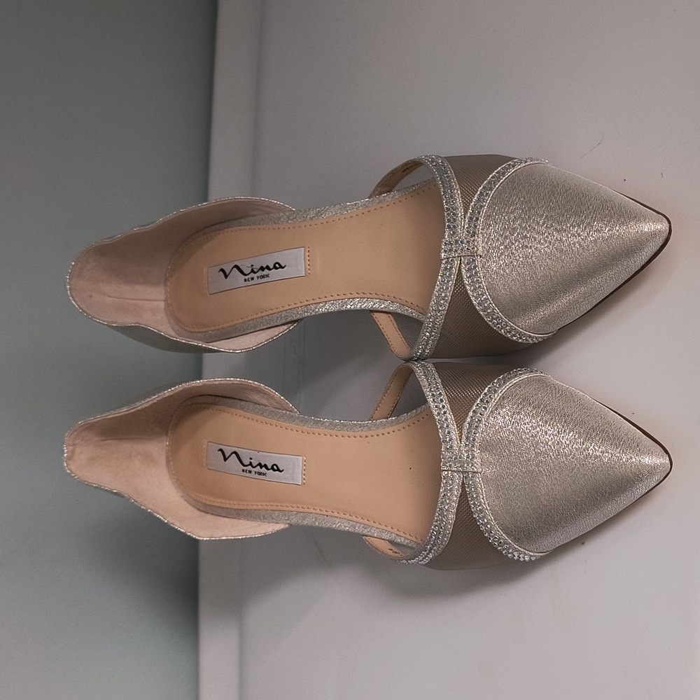 Nina size 9 silver shoes